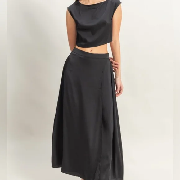 Black Two-Piece Top and Maxi Skirt Set - Picture 3 of 10
